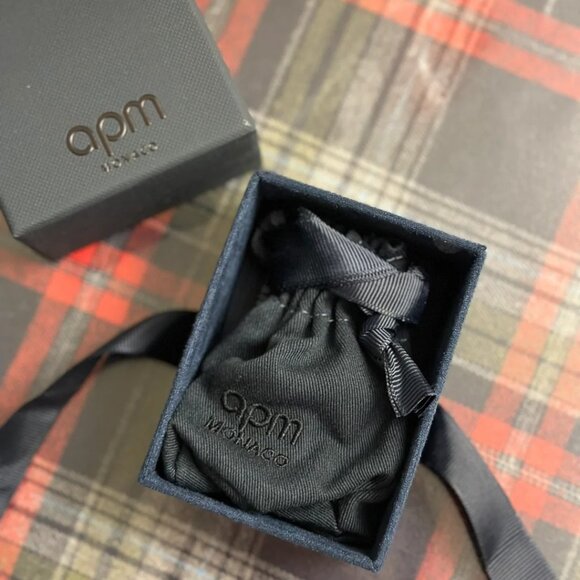 Elegant Gold Snake Hoop Earrings with Green Gem Eyes - Picture 4 of 4